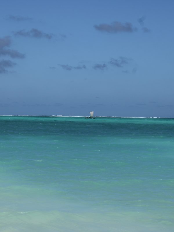 Lagon turquoise aux eaux peu profondes sur la côte sud-ouest de Madagascar